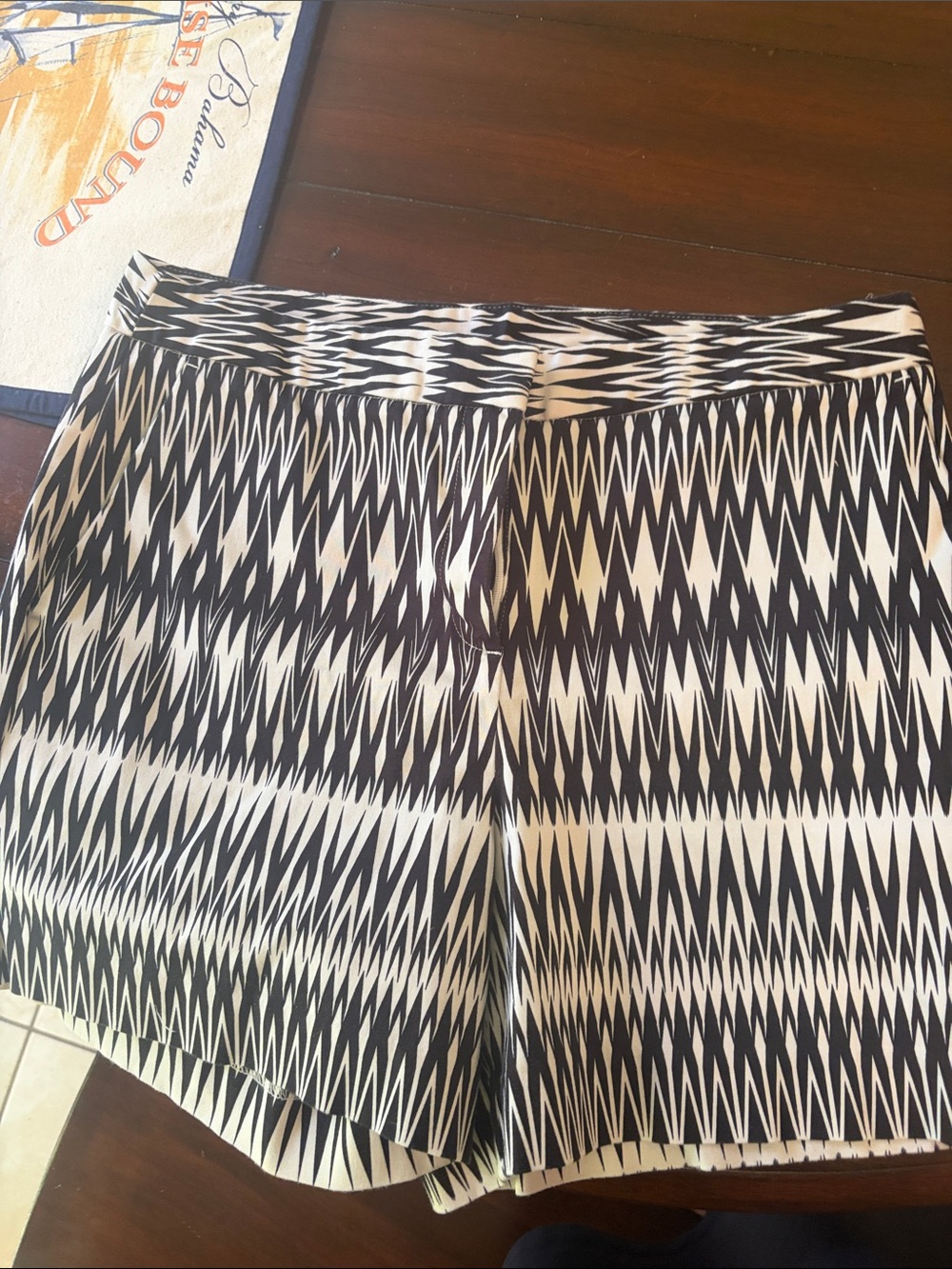 Worthington Black and White Geometric Pull-On Bermudas 3 inch